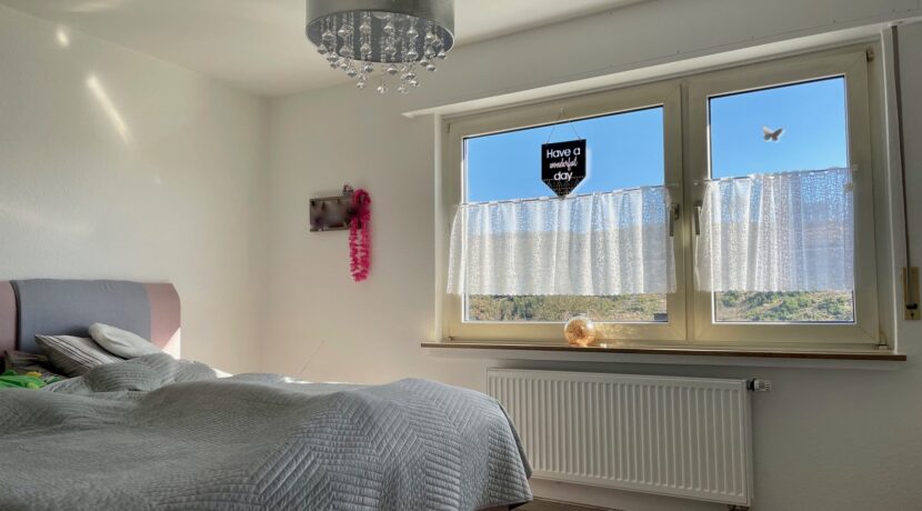 Schlafzimmer (EG)