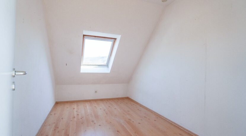 Zweites Schlafzimmer im DG