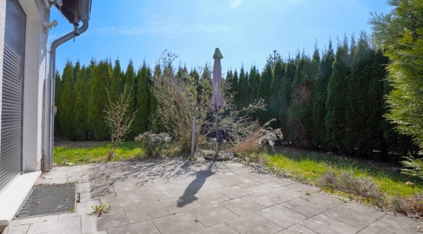 Ca. 20 m² große Terrasse mit Südausrichtung