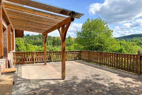 Terrasse EG links
