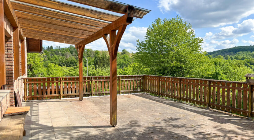 Terrasse EG links