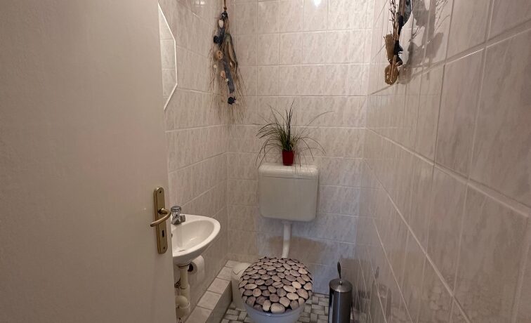 separates Gäste-WC