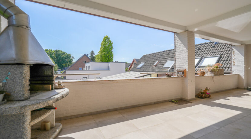 Überdachter Balkon 1. OG