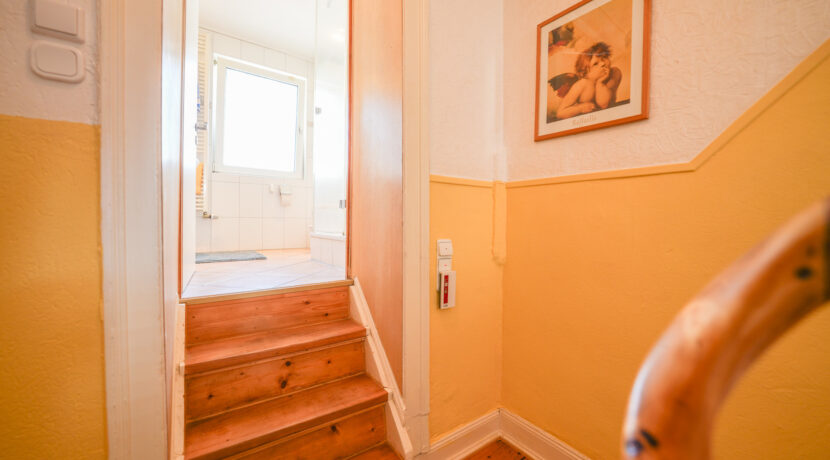 Zugang 1. OG und Badezimmer