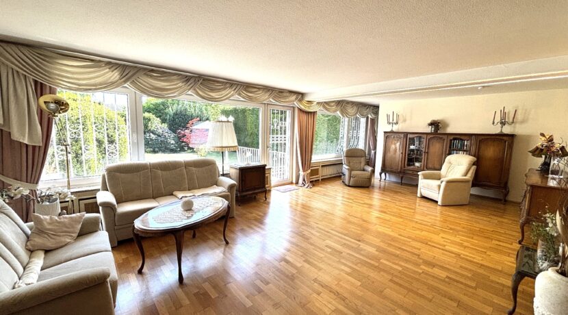 EG-Wohnzimmer mit Terrasse