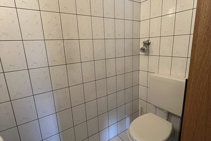 separates WC