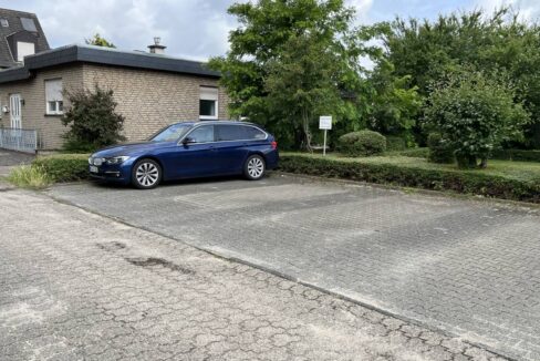 Eigener PKW-Stellplatz