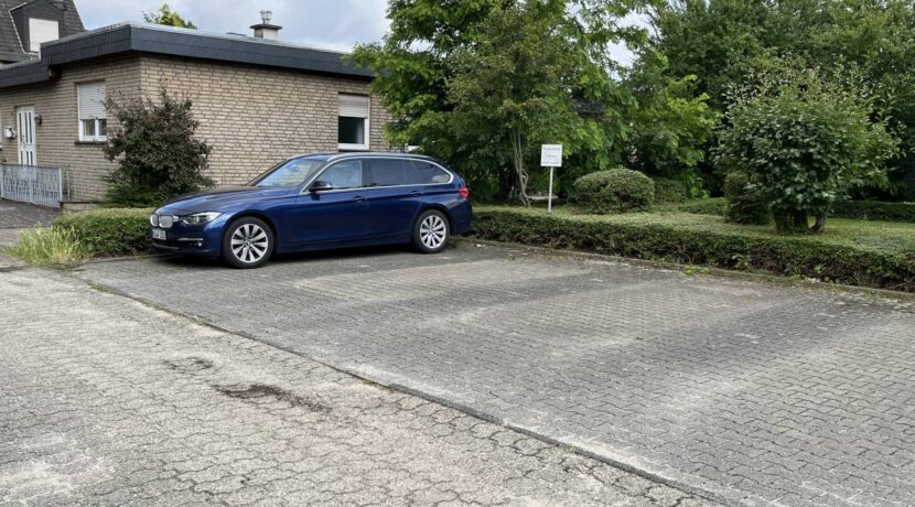 Eigener PKW-Stellplatz