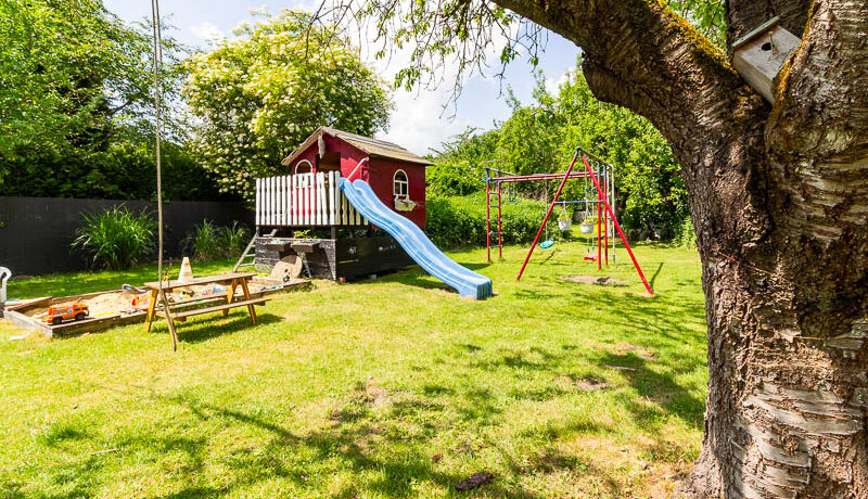 Viel Platz zum Toben, Spielen und Entdecken – ein Familiengarten, wie er sein soll.