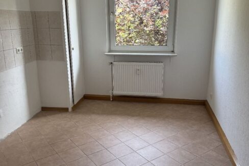 offen gehaltene Küche m. Abstellr.