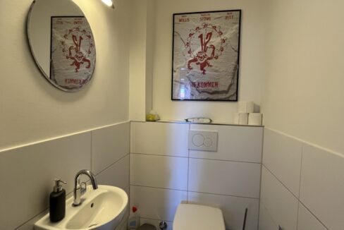 separates WC