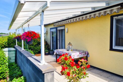 überdachte Terrasse
