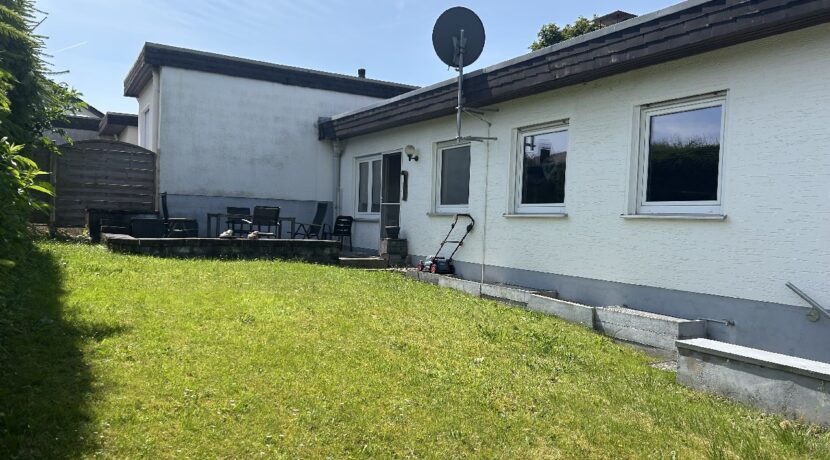 Garten mit Terrasse