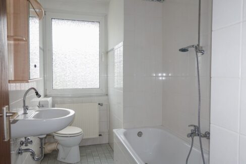 Tageslichtbad mit Badewanne
