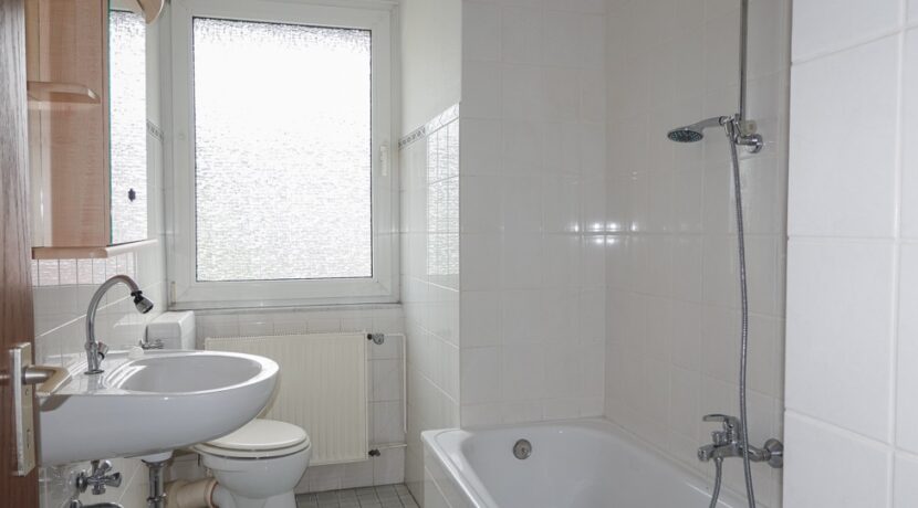 Tageslichtbad mit Badewanne