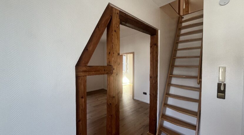Diele mit Treppe zum Hochgeschoss