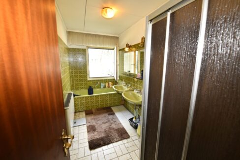 Badezimmer im Erdgeschoss