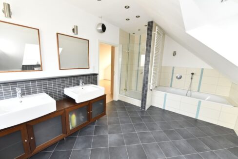 Badezimmer im Dachgeschoss