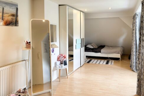 Schlafzimmer DG