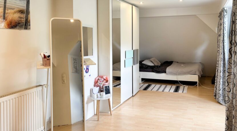Schlafzimmer DG