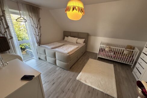 Schlafzimmer-/ Kinderzimmer