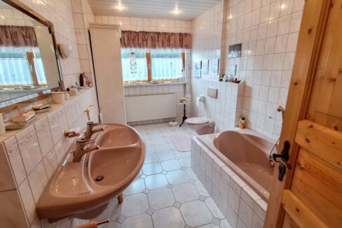 Wannenbad Dachgeschoss