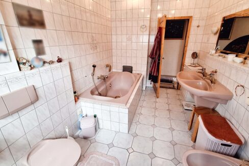 Wannenbad Dachgeschoss