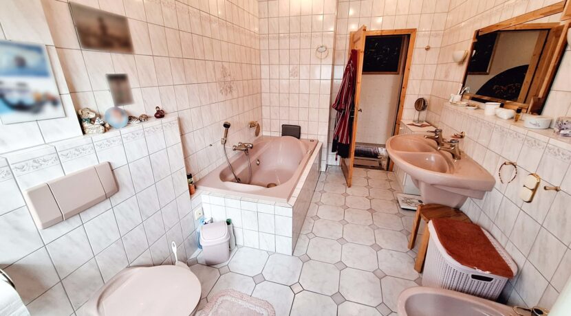 Wannenbad Dachgeschoss