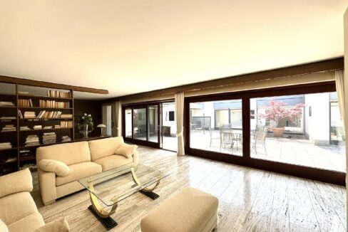 Wohnzimmer mit Terrassenzugang
