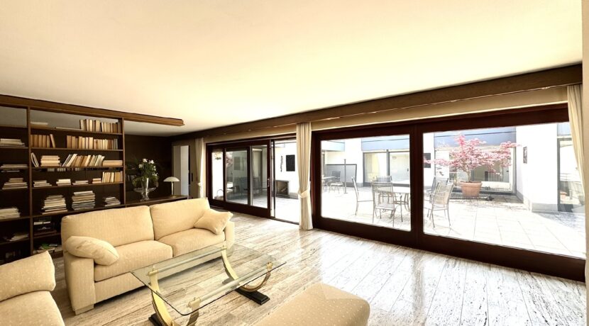 Wohnzimmer mit Terrassenzugang