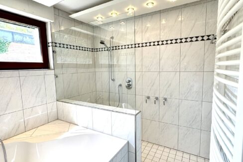 modernisiertes Masterbad