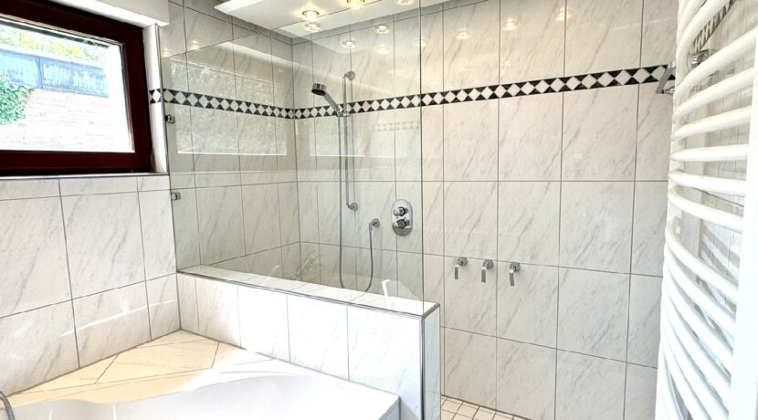 modernisiertes Masterbad
