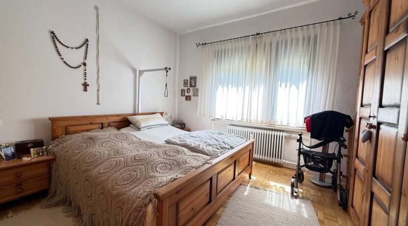 Schlafzimmer (EG)