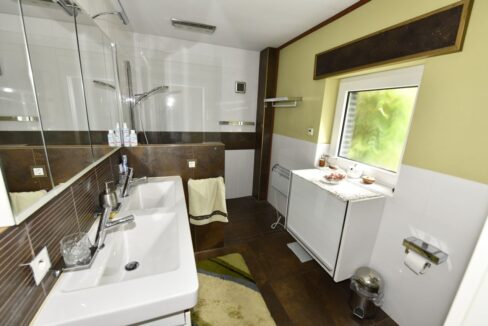 Badezimmer im Erdgeschoss