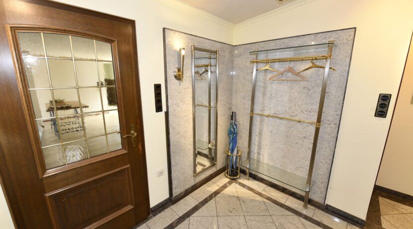 Diele mit Garderobe im Dachgesschoss
