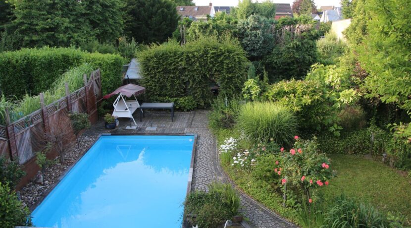 Gartenansicht vom Dachgeschoss aus