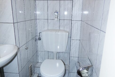 separates WC