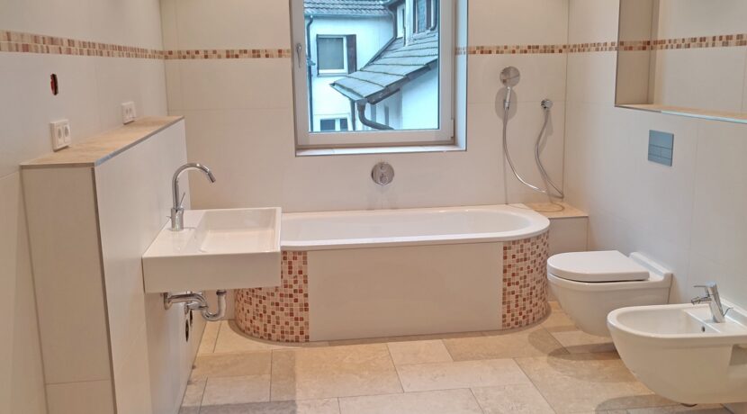 Teilansicht Badezimmer 1