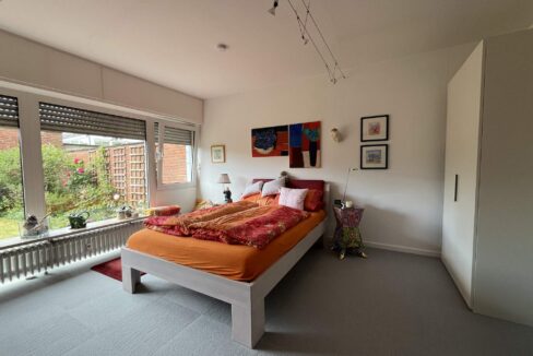 Geräumiges Schlafzimmer...