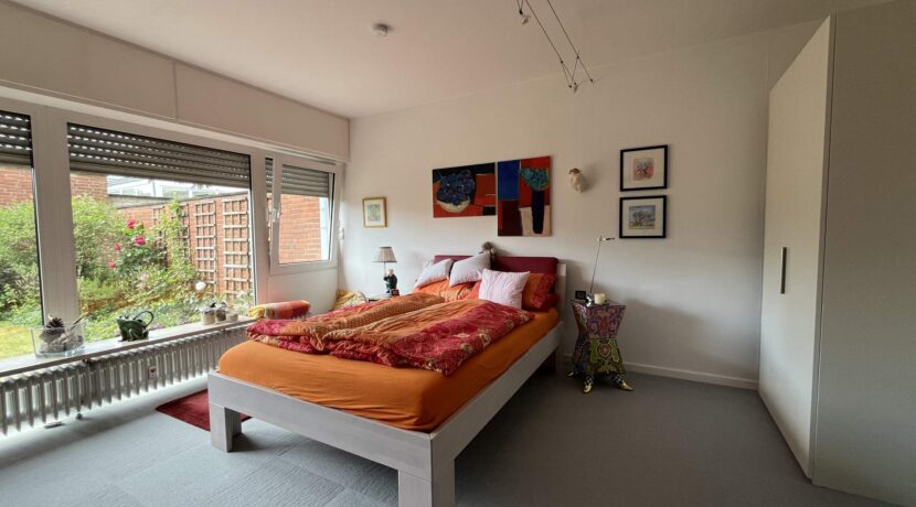 Geräumiges Schlafzimmer...