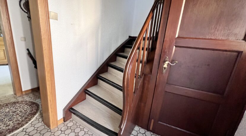 Treppe zum Obergeschoss
