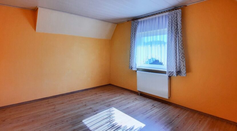 Schlafzimmer DG