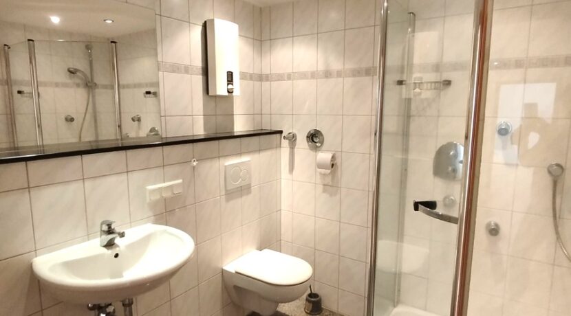 Modernes Duschbad