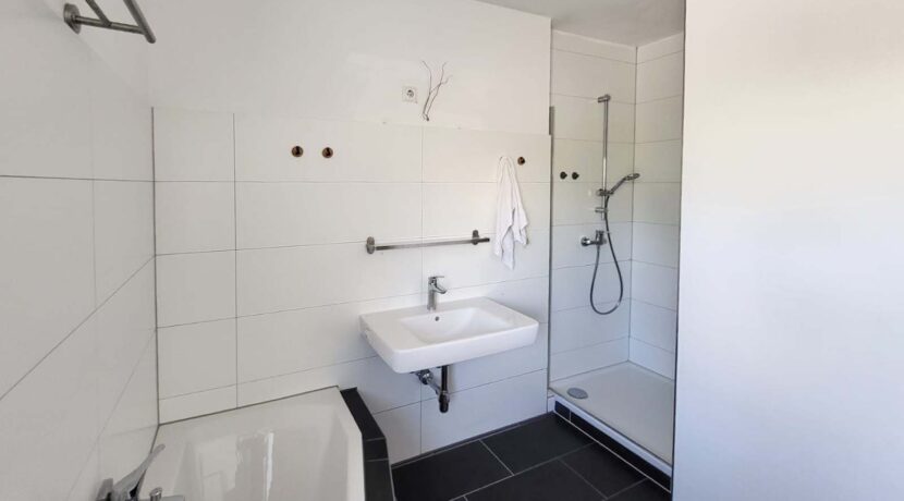 Badezimmer EG