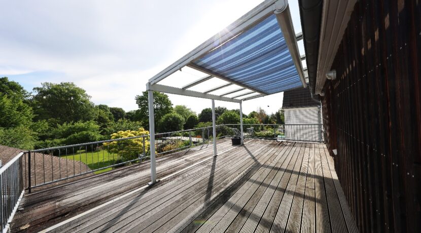 OG: Dachterrasse an der Küche