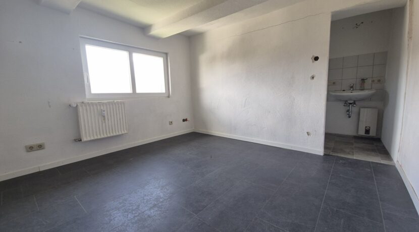 Durchgangszimmer 1. OG links