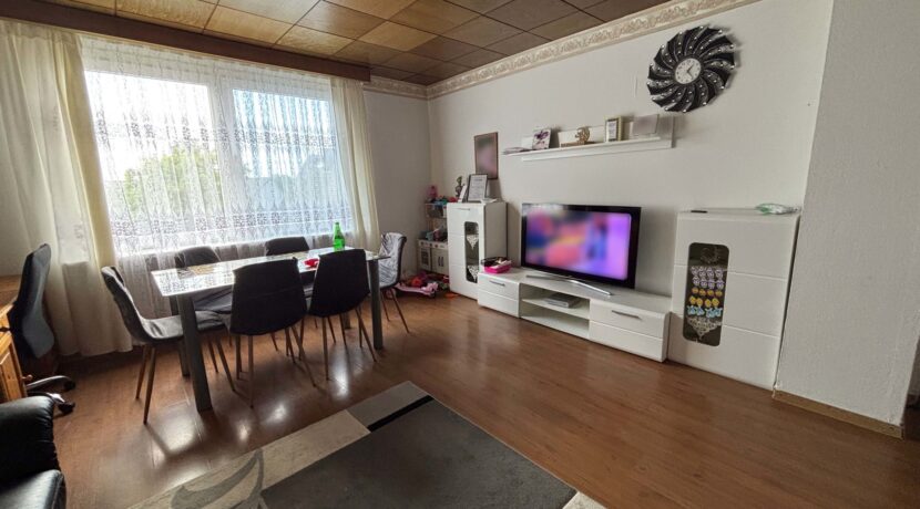 Wohn-/Esszimmer Wohnung 2. OG
