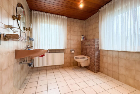 Badezimmer (EG)