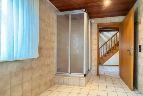 Badezimmer (EG)