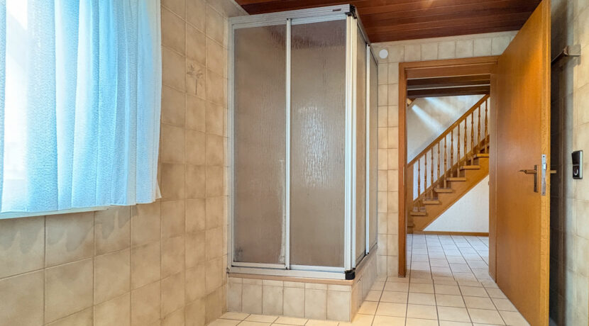 Badezimmer (EG)